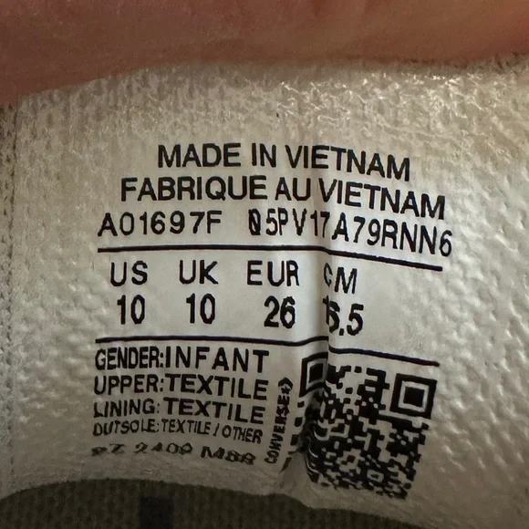 Converse Toddler Size 10 Low-Top Chucks - Picture 5 of 5